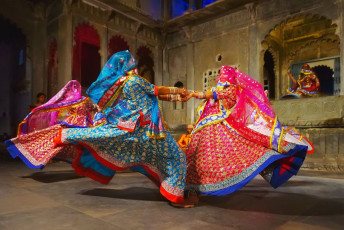 Young Indian women gracefully and energetically performing Dharohar folk dance in their traditional costumes at the open festival of Rajasthan. Udaipur, Rajasthan © MOROZ NATALIYA