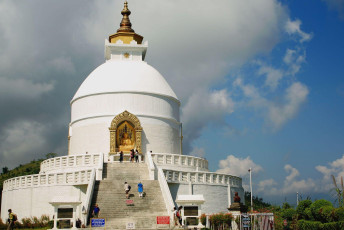 The famous Shanti Stupa or World Peace Pagoda in Pokhara receives many
visitors and devotees every year. From its location on Anadu Hill it overlooks
the city and Lake Phewa and offers beautiful views, especially at sunrise and
sunset. © rweisswald