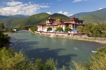 Punakha Monastery is situated between the Pho Chhu, male and the Mo Chhu, the female rivers in the Punakha Valley. It has six stories, a central utse and three courtyards, making it the second largest in the kingdom © Peter Adams