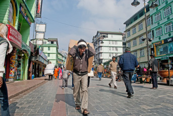 Since vehicles are banned from entering Mahatma Gandhi Marg in Gangtok, porters transport goods to shops and restaurants © Bgopal
