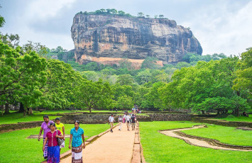 Tourists and locals on the way to the ancient Sigiriya Rock Fortress, Sri Lanka © Efesenko