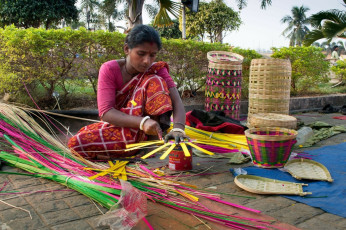 An Indian woman creating a wicker basket for the Arts and Crafts exhibition at the Handicraft Fair in Kolkata which is known to be the largest Arts and Crafts fair in the whole of Asia, India. © Rudra Narayan Mitra  / Kolkata Darjeeling Sikkim Tour