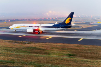 Jet Airways Boeing 737-800 prepares for lift-off at Mumbai International Airport © boeingman / Shutterstock
