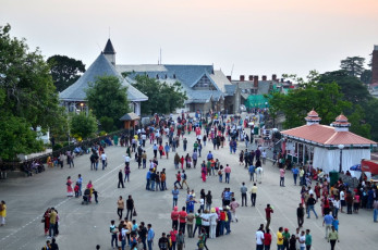 Many people visit Shimla every day. © revoshots / Shutterstock