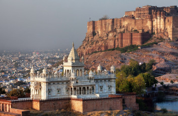 The Jaswant Thada Mausoleum was built for Maharaja Jaswant Singh ll by his son and served as burial ground for the Rajput royals of Marwar. In the background Mehrangarh Fort dominates the landscape