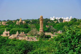 Chittorgarh Fort previously served as the Mewar capital and is one of India’s largest forts. The fort encloses 65 historic structures including four palaces and a few victory towers, and once boasted 84 water tanks of which 22 remain