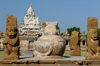 The statues outside the popular Kailasanatha Temple in Kanchipuram, dating back to the 8th Century