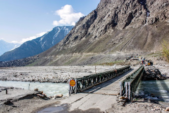 A fantastic scene of a metal bridge on the well-known ‘Leh–Manali Highway’ for tourism between Manali and Leh which links the Manali valley to Ladakh, India © RPVP
