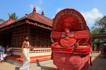 A Theyyam artist takes a stroll at the Kadannappalli Muchilot Bhagavathi Temple situated in Kerala, India. Theyyam is a well known ritual form of worship in Kerala © AJP