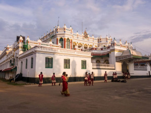 The grand palace in the public square of the village of Kanadukathan in Chettinad © Balaji Srinivasan