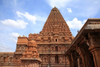 A picture depicting stunning architecture of the Brihadeeswarar temples in Thanjavur, Tamil Nadu, India. It is one of the World Heritage Sites of India © AJP