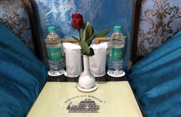 Glasses and Packaged drinking water for complimentary use, Palace on Wheels Train © Dave Brett /Flickr