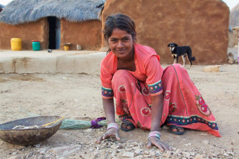 A young girl dressed in traditional attire living in the clay and reed huts in rural Jaisalmer. @ Yavuz Sariyildiz