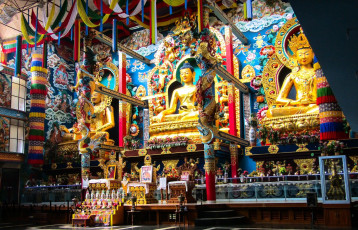 Namdroling is a colorful Tibetan Buddhist monastery at Coorg © cherukuri rohith / Shutterstock