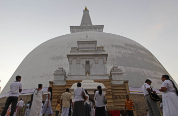 The Ruwanwelisaya Dagoba, or Great Stupa in Anuradhapura holds the largest number of Buddha relics, and is the largest structure in Sri Lanka ©Ertyo 5