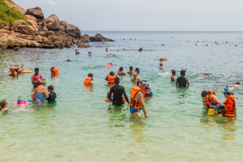 Visitors snorkeling to explore the coral reef and marine life in the shallow waters of Pigeon Island National Park near the Nilaveli, Sri Lanka © Matyas Rehak