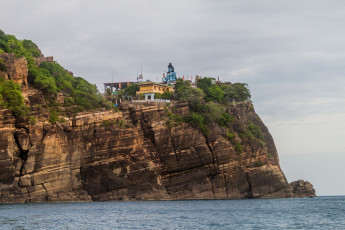 The classic medieval Hindu temple Koneswaram perches on a promontory overlooking Trincomalee. It is an important pilgrimage site, Sri Lanka © Matyas Rehak