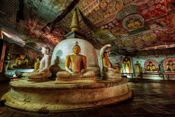 Sri Lanka’s best preserved and largest cave temple complex, Dambulla, dates back to the 1st century. More than 80 caves have been documented in the area of which five are cave temples with 160 statues and extensive murals depicting the Buddha and his life © hadynyah