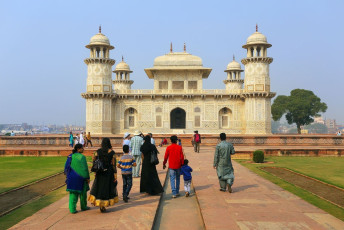Visitors take a walk through the Itimad-ud-Daulah Tomb in Agra. This tomb is often referred to as the model for the Taj Mahal ©  Don Mammoser / Rajasthan Vacation in 10 Days
