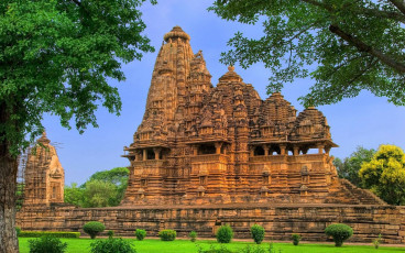 A majestic view of Vishwanath Hindu temple in Khajuraho, Madhya Pradesh, India. The temple is dedicated to Lord Shiva, who is also known as "Vishvanatha", meaning "Lord of the Universe". It is also a UNESCO World Heritage site. © Boris Stroujko