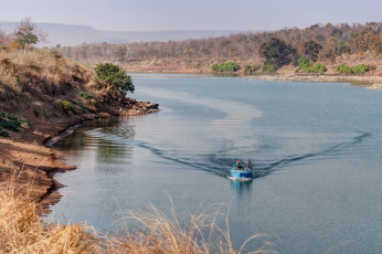 The Panna River is unique as it flows both in a southern and northern direction in two streams and has several sources and mouths. Boating trips on the river are rewarding experiences