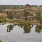 Dai ki Chhoti Bahan ka Mahal is a historic building on the banks of a lake on the interior of Mandu, the hilltop garrison. Construction started in the 15th century in Madyha Pradesh
