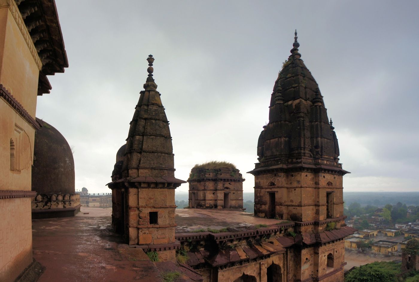 A stunningly beautiful panoramic view right from the roof of Chaturbhuj Temple, Orchha. The name Chaturbhuj is derived from two words -- Chatur meaning four and bhuj meaning arms which literally means the one who has four arms (Lord Rama) 