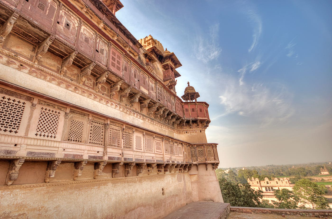 Eaves with decorative elephant support – Middle, Orchha 