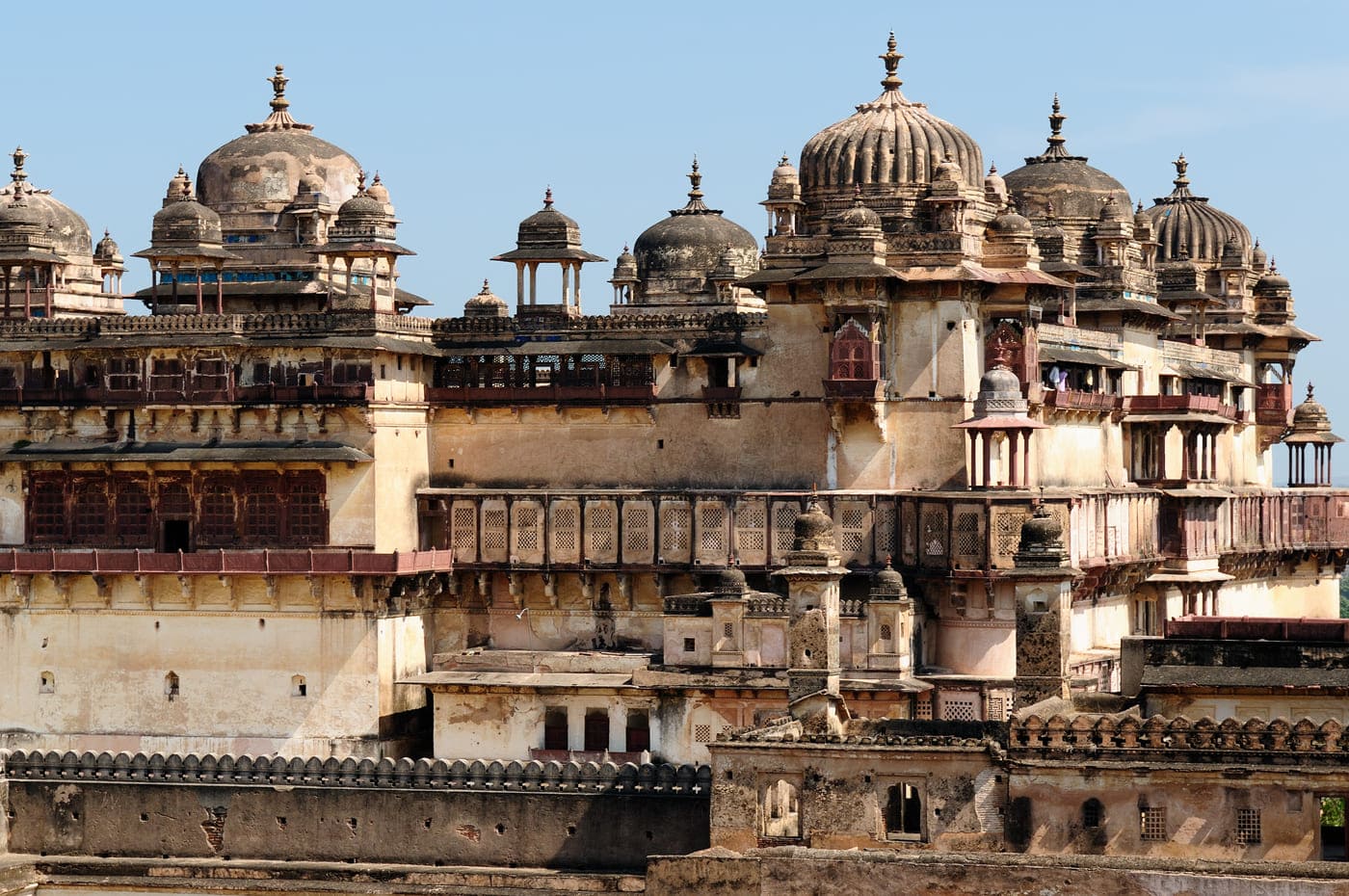 Fusing elements of Bundela and Mughal architecture, the Jahangir Palace is named so by Raja Bir Singh Deo after the Mughal emperor to show solidarity towards him, Orchha 