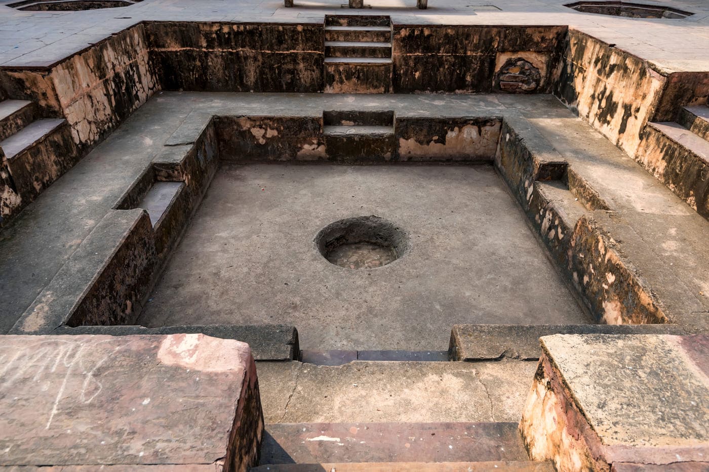 Now empty, the ancient swimming pool at Jahangir Mahal inside the Orchha Fort Complex was meant for the royals to bathe 