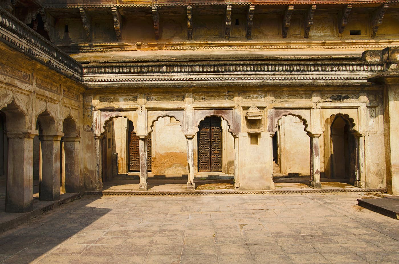 One of the many open-air courtyards within the Jahangir Palace lit bright by the shining sun during day time, Orchha 