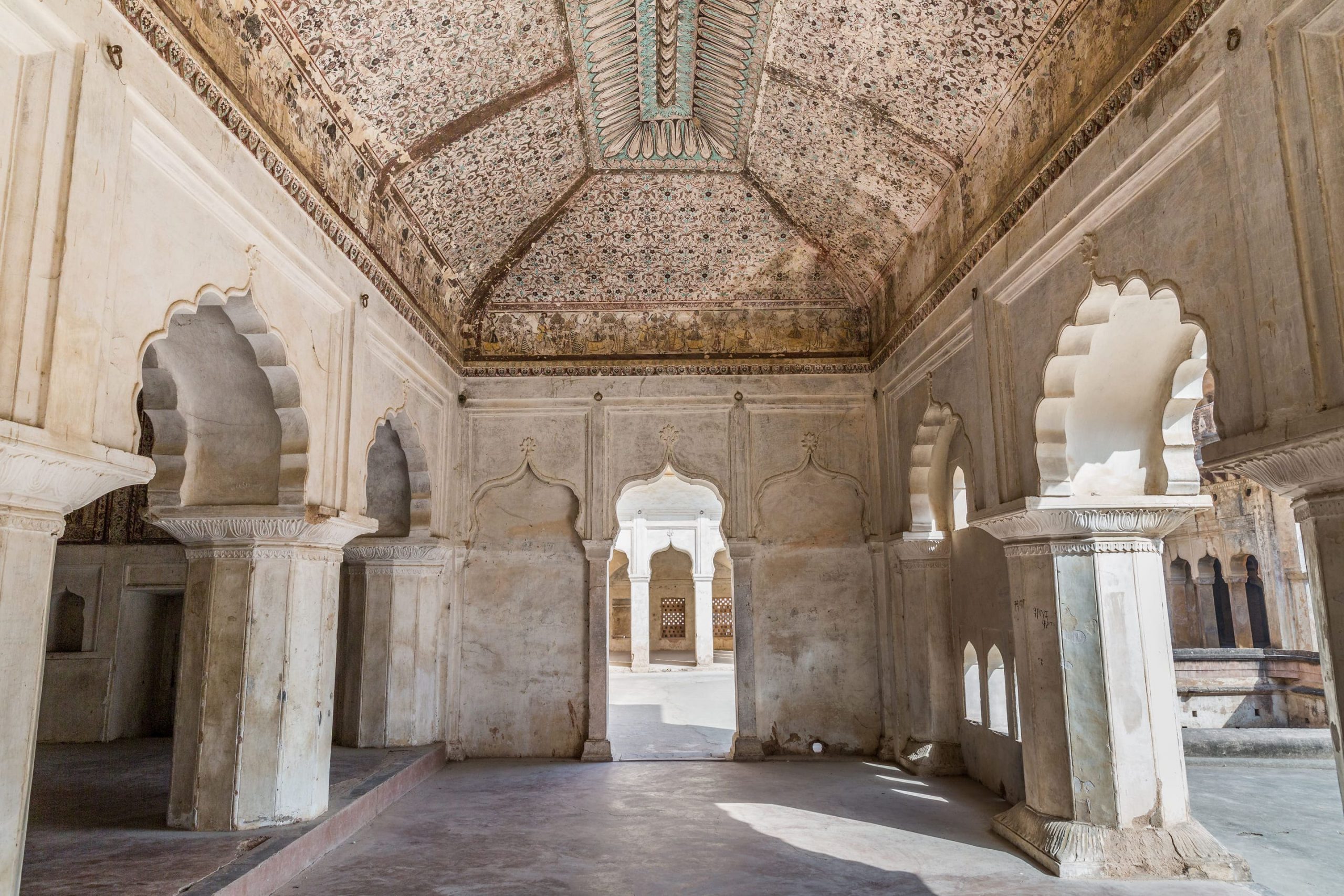 The beautiful murals on the interior walls of Raj Mahal in Orchha Fort complex