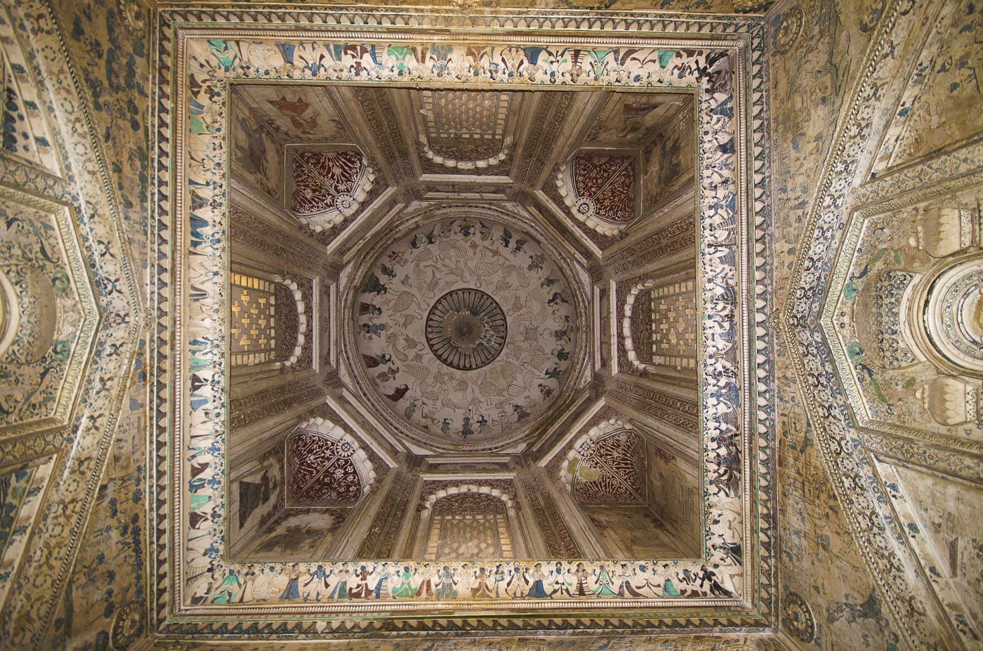 The ceiling of Maharaja Parikshat’s Chhatri in Datia has a foloric painting, Madhya Pradesh