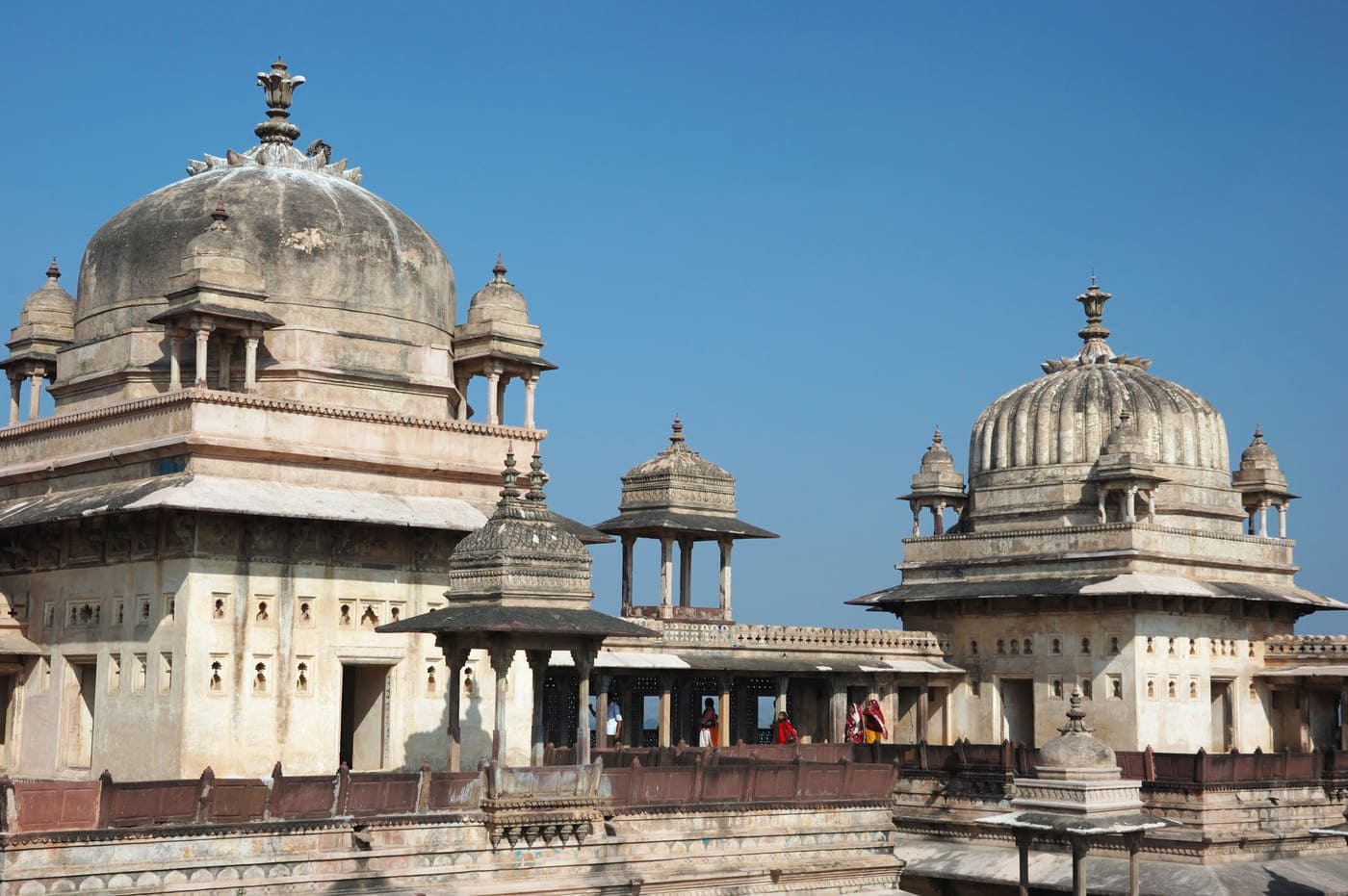 The cenotaphs of the medieval palace were made in white stone as a nod to the extensive use of polished marble by the Mughals in their architecture, Orchha 