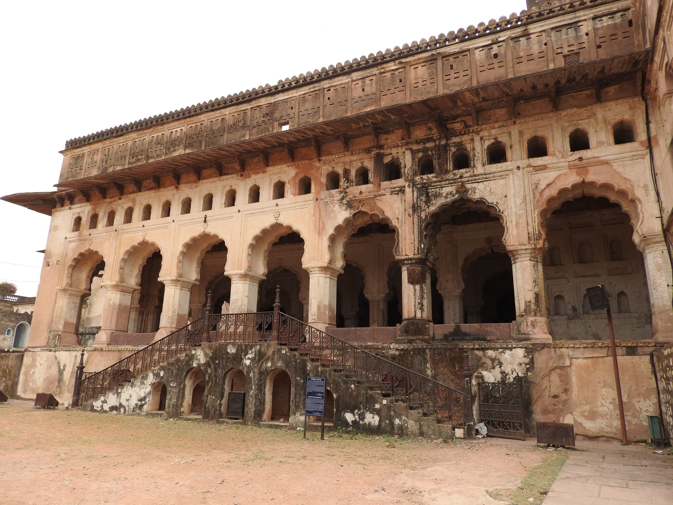 The exterior view of Raj Mahal, an imposing Bundela palace situated in Orchha, built for the reception of Mughal emperor Jahangir 