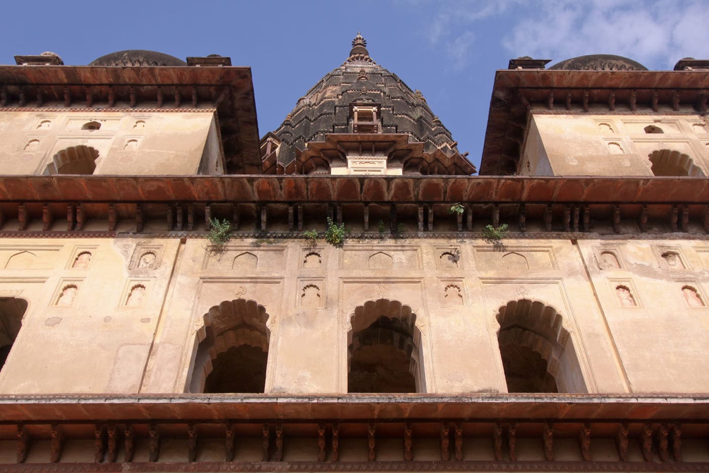 The sheer size of the ancient structures of Orchha, even in ruins, elucidates the magnitude of its once vibrant empire 