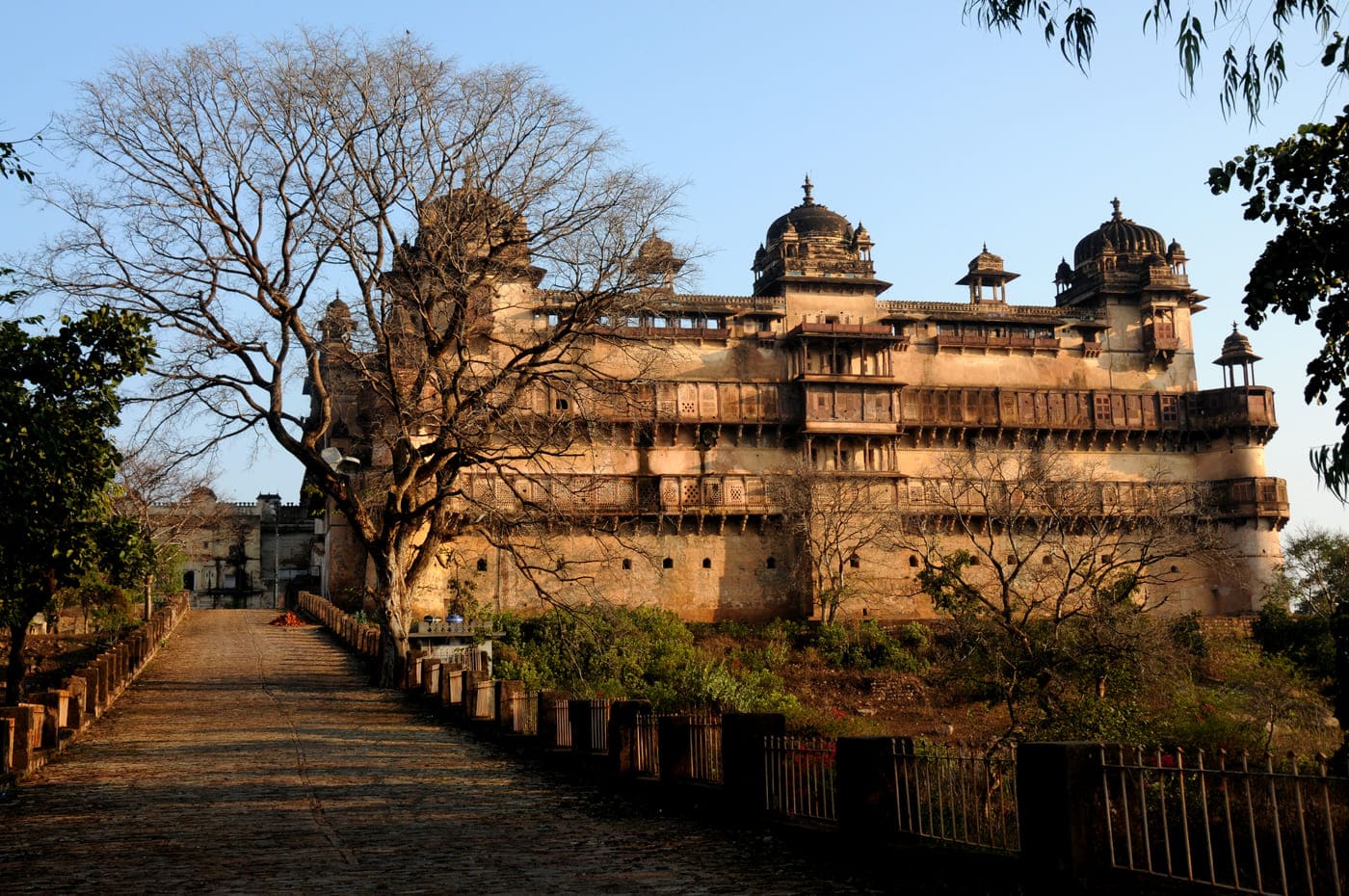 The stair-clad passageway to the Jahangir Fort was surrounded by gardens which stand to date, casting a lovely brightness to the palace at springtime, Orchha 