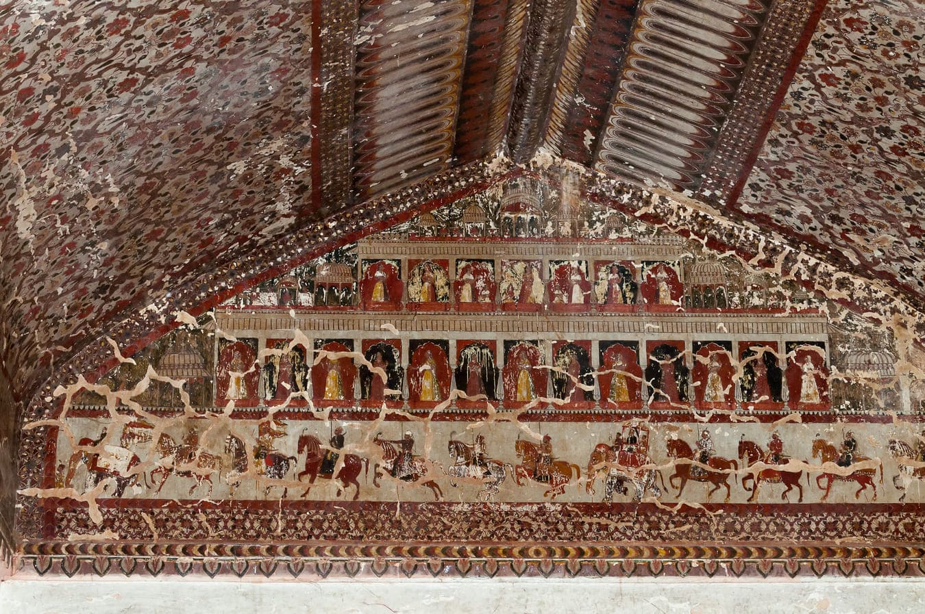 These signature paintings are from the dining hall area of the palace, and show a procession of animals like white horses and elephants, representing the royal Bundela power, while ladies on the balcony wish them good luck, Orchha