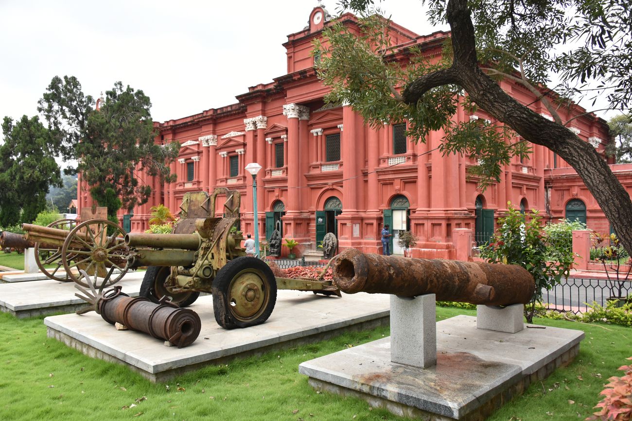 A beautiful sight of a red museum which is flanked by the Venkatappa Art gallery and the Visvesvaraya Industrial and Technological Museum situated in Bangalore 