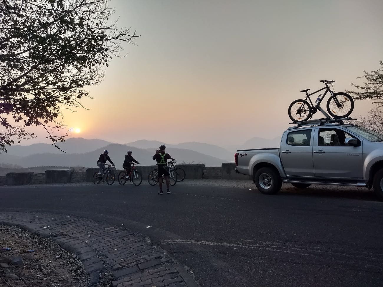 A car with a spare bicycle and first-aid kit always accompany our guests during every cycle tour in Jaipur