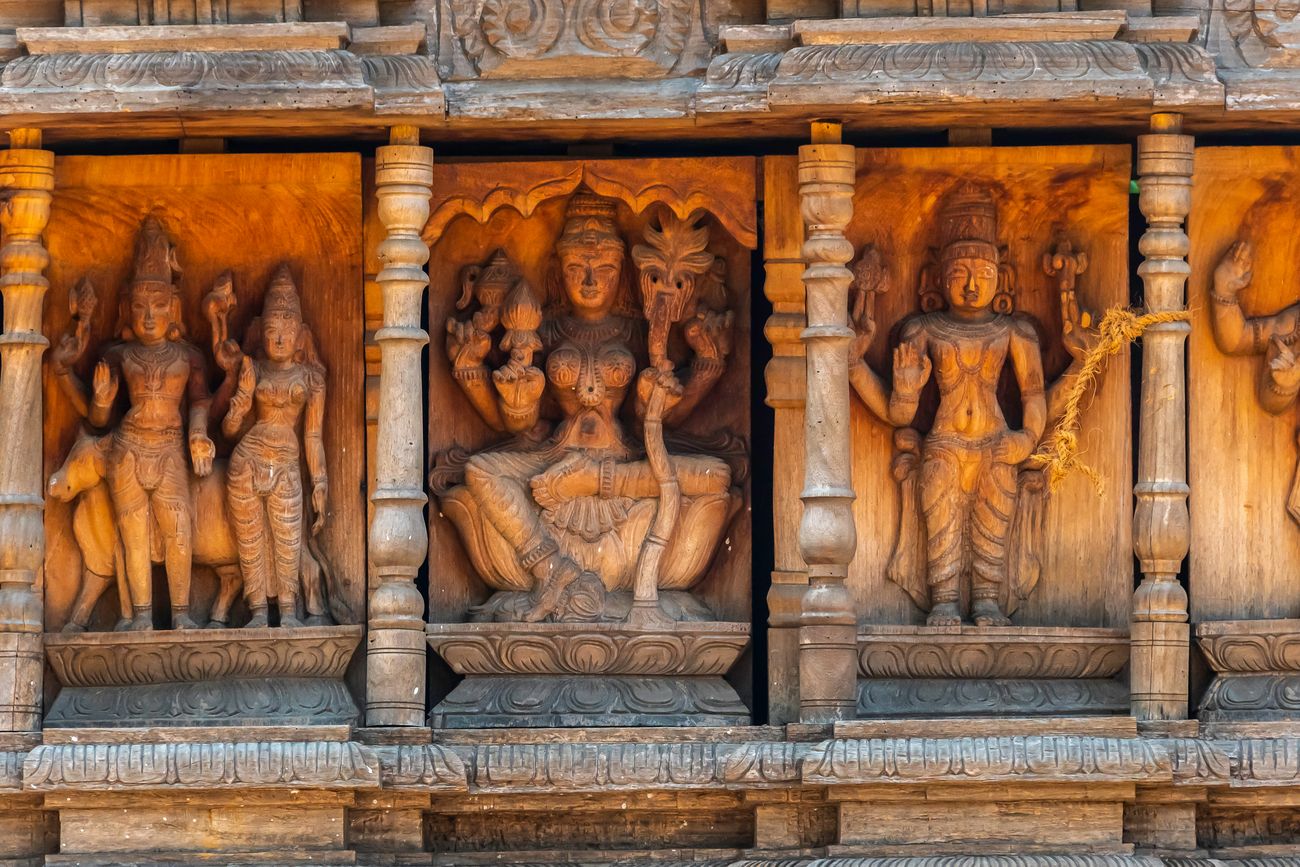 A zoomed in capture of carved idols parked in Yoga Nandeeshwara temple. It is more than 1000 years old and a beautiful temple of Lord Shiva and was built by cholas, close to Nandi Hills, Bangalore