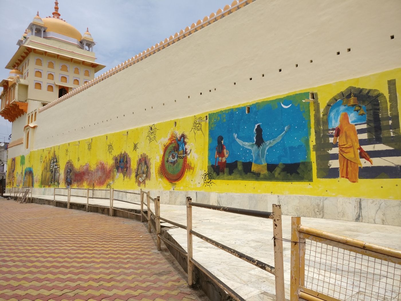 Colorful graffiti wall outside the famous Raja Ram temple, a sacred Hindu pilgrimage in Orchha 