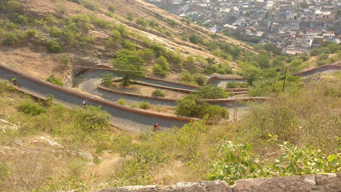 Cycling on the zig-zag route to Fort Nahargarh