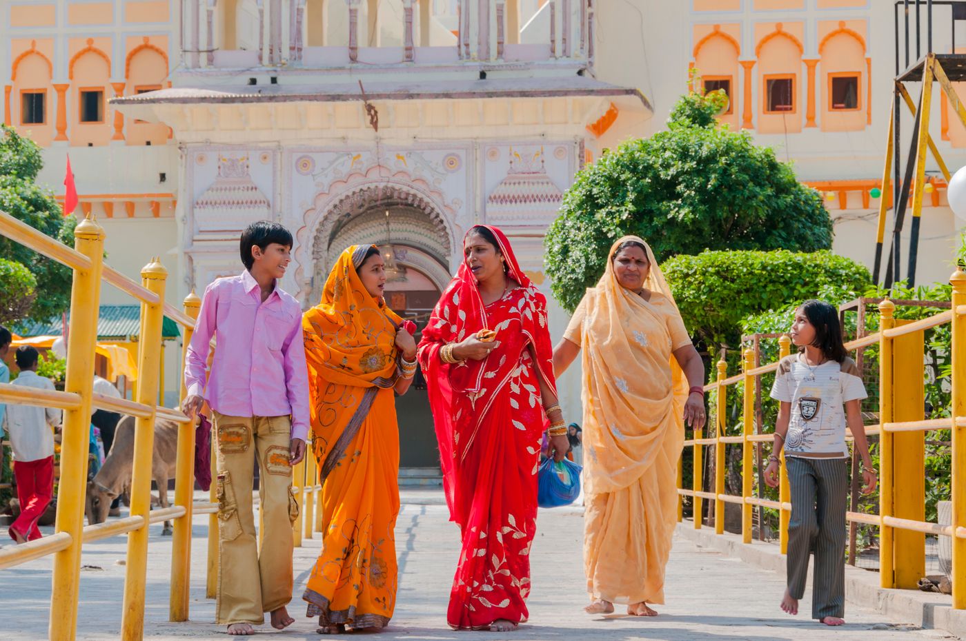 Family members converse after leaving the Ram Raj Hindu temple in Orchha 