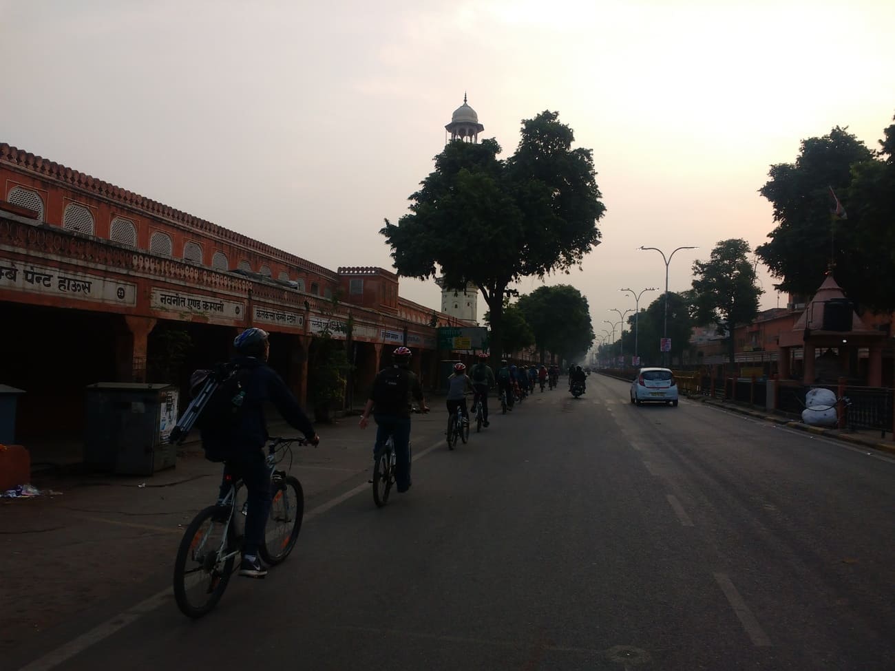Jaipur City Cycle Tour starts in the early morning when there is no traffic and the weather is pleasant