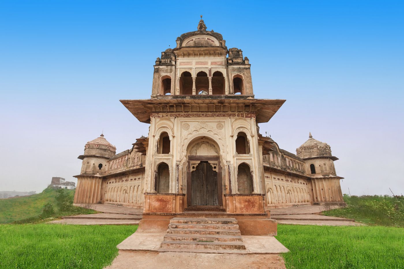 Lakshmi Narayan Temple located in Orchha