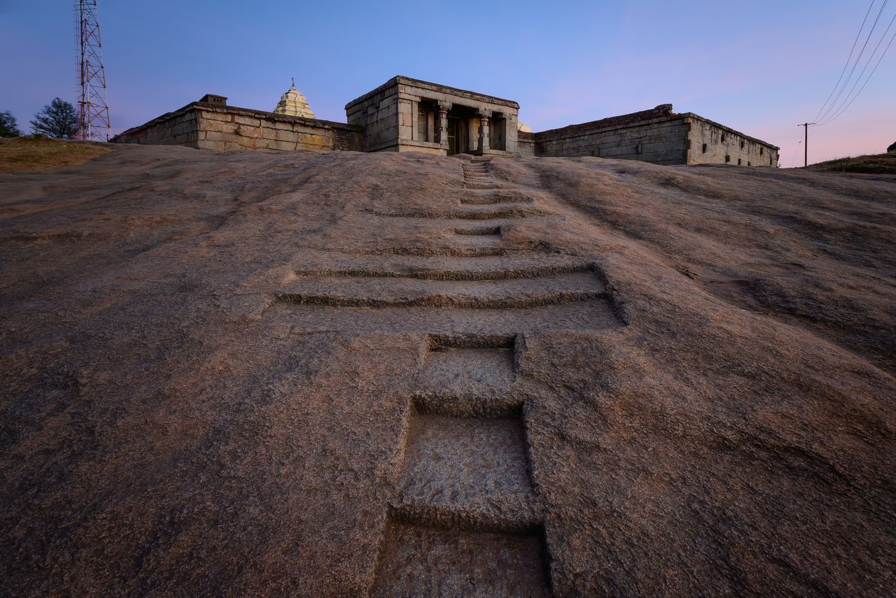 Nandishwara temple is a beautiful temple complex dedicated to Lord Shiva at Nandi Hills. Located about 60 km from Bangalore, this temple is an Archaeological Survey of India (ASI)-protected monument