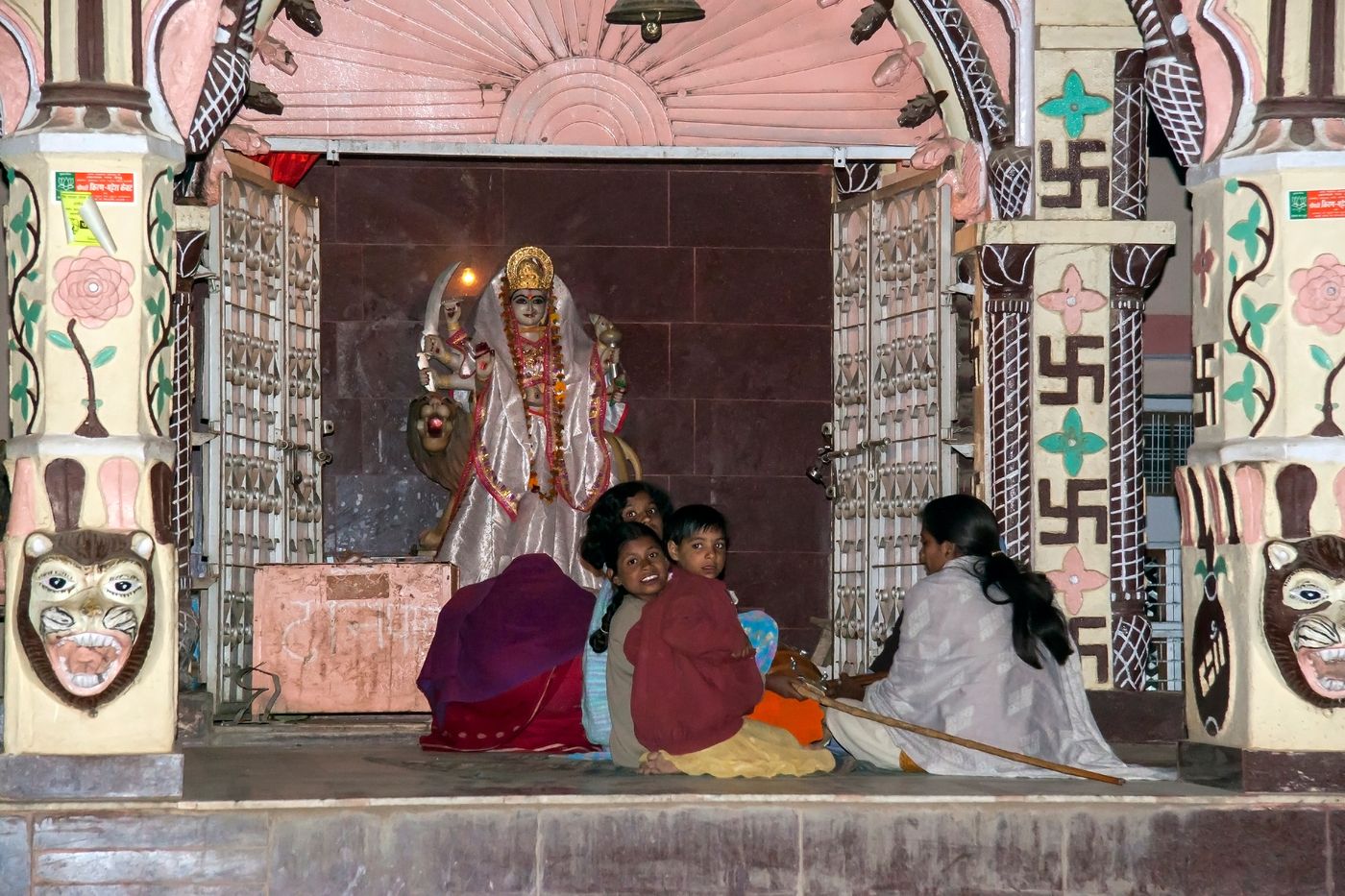 Women praying in a group in Ram Raja Temple. Inside is the deity of Goddess Durga, Orchha