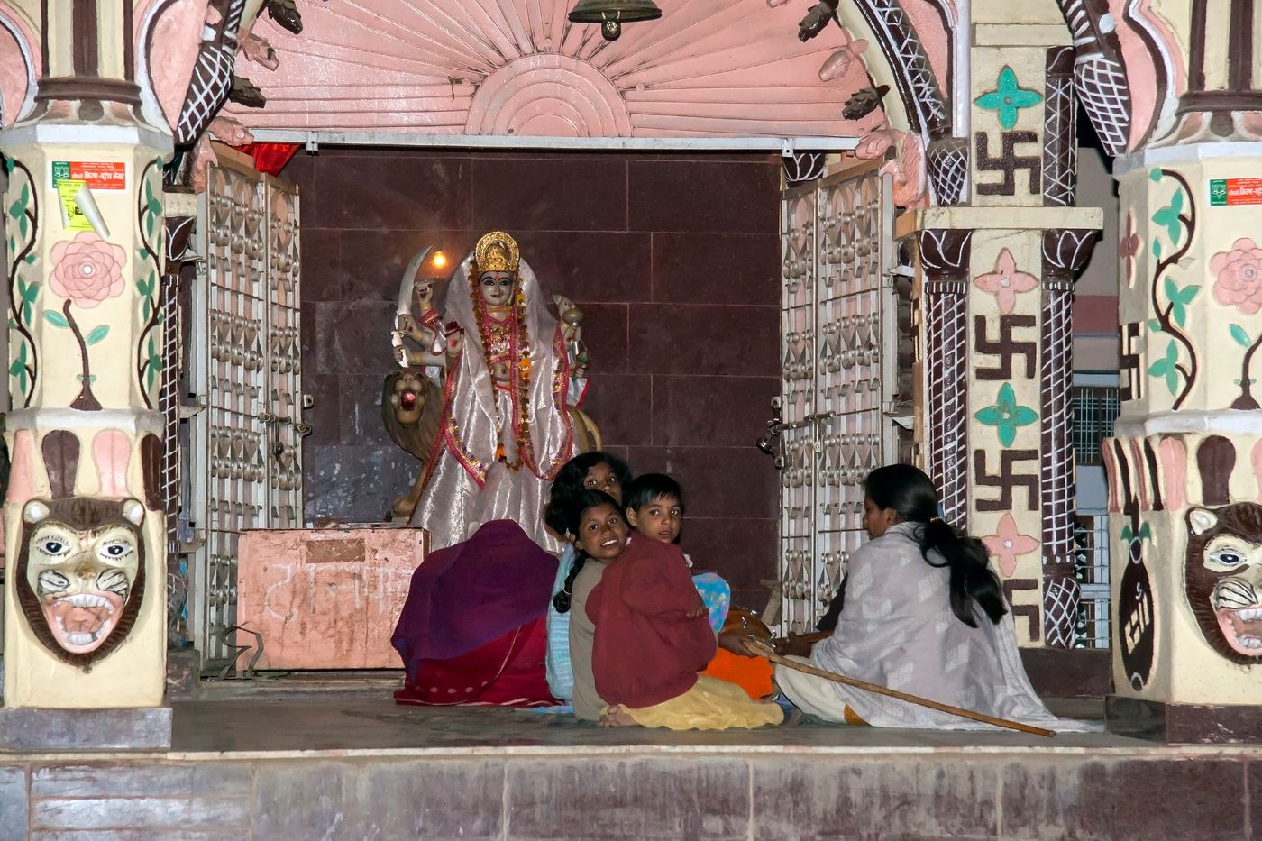 Women praying in a group in Ram Raja Temple. Inside is the deity of Goddess Durga, Orchha 