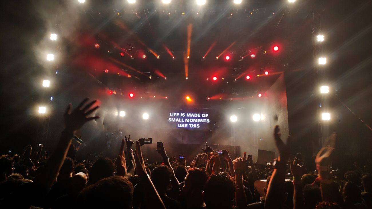 Nightlife: Zenzi, Olive, Soul Fry, Poison, Dragonfly, Tetsuma, Prive, Firangi Paani, Bling... it's easy to find out why the city never sleeps. More lounge bars have sprouted over the last five years and this reflects the fact that people want to chat and connect after a long day's work